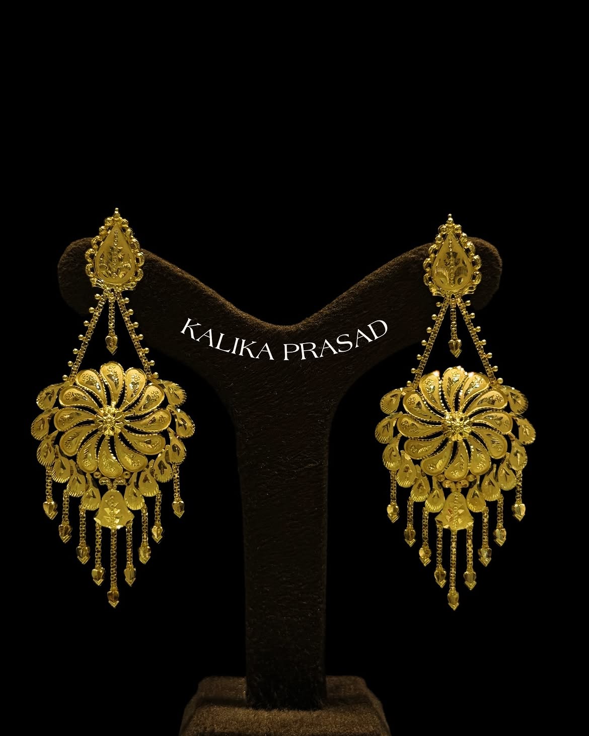 22 carat gold chandelier earrings from Jeweller Kalika Prasad