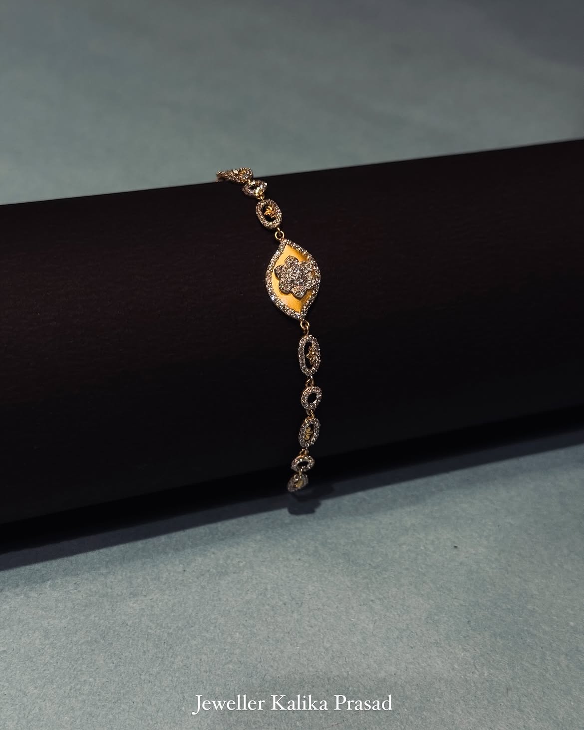 Finely crafted floral gold bracelet with stone accents