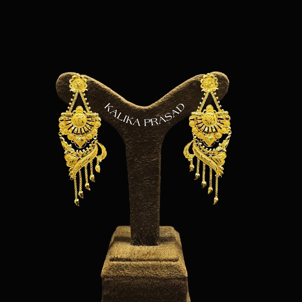 22 carat gold earrings with leaf and bird motif