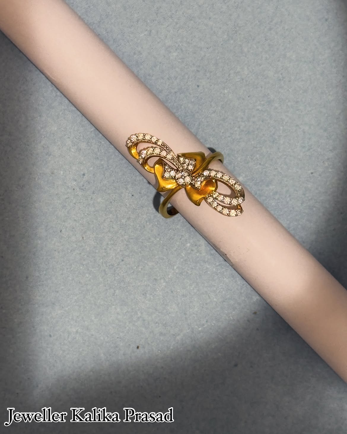 22 carat gold bow ring adorned with radiant stones